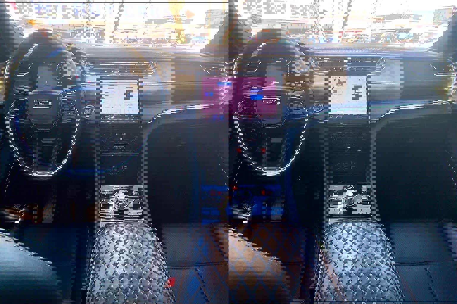 Used 2025 Jeep Grand Cherokee L Overland w/ Luxury Tech Group IV image 15