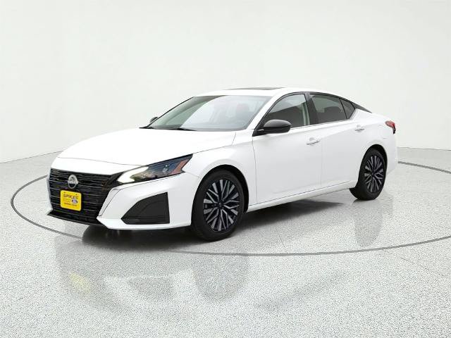 Used 2025 Nissan Altima 2.5 SV FWD image 3