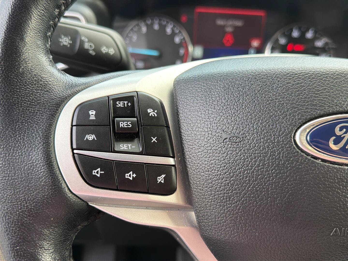Certified 2023 Ford Explorer Limited AWD/4WD image 23