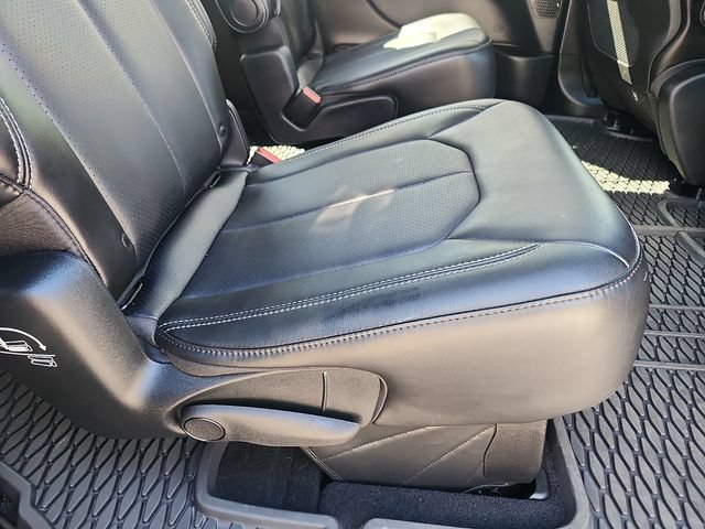 Used 2025 Chrysler Voyager LX FWD image 30