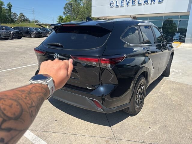 Used 2024 Toyota Highlander XLE image 5
