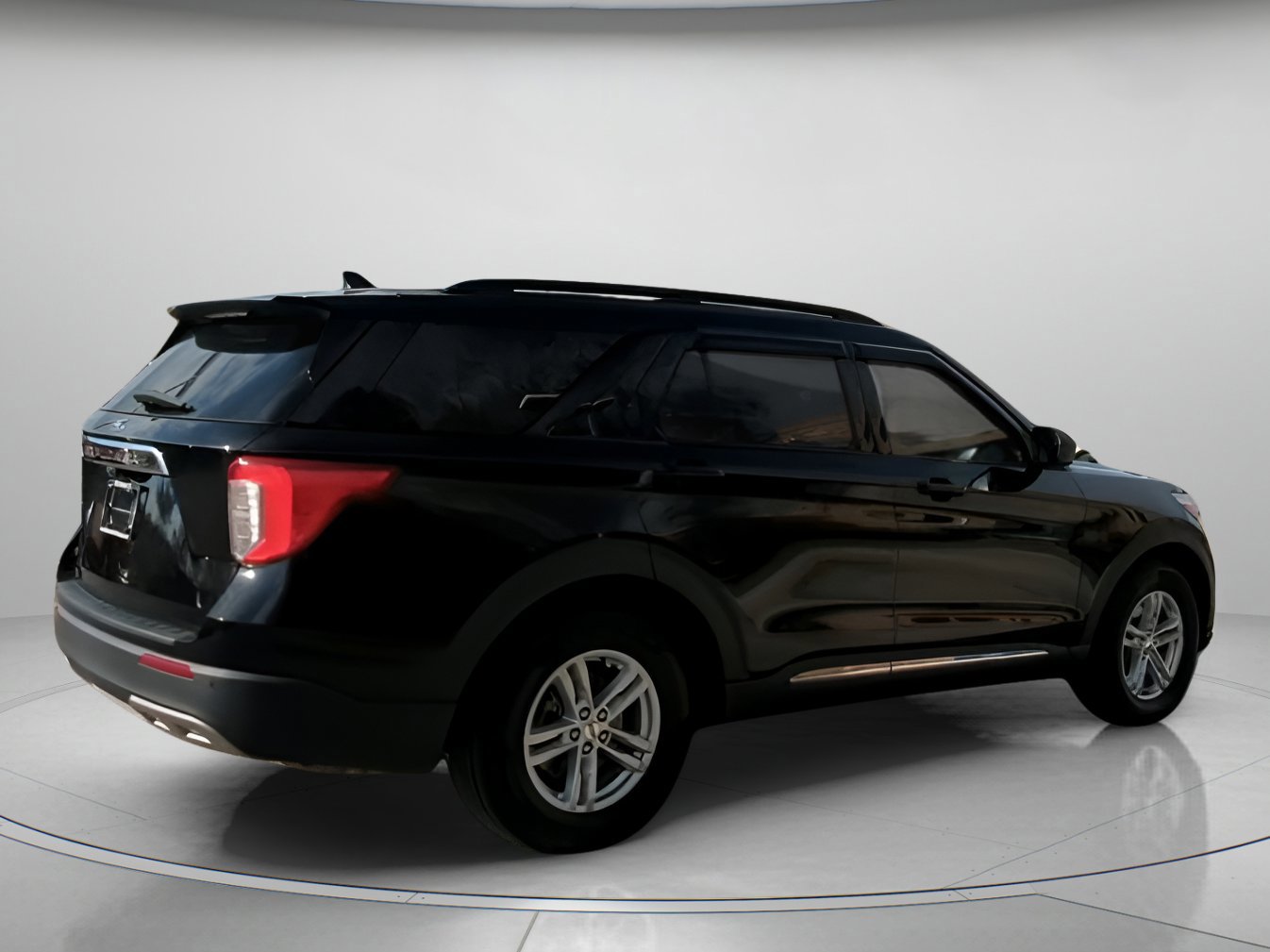 Certified 2022 Ford Explorer XLT w/ Equipment Group 202A image 21