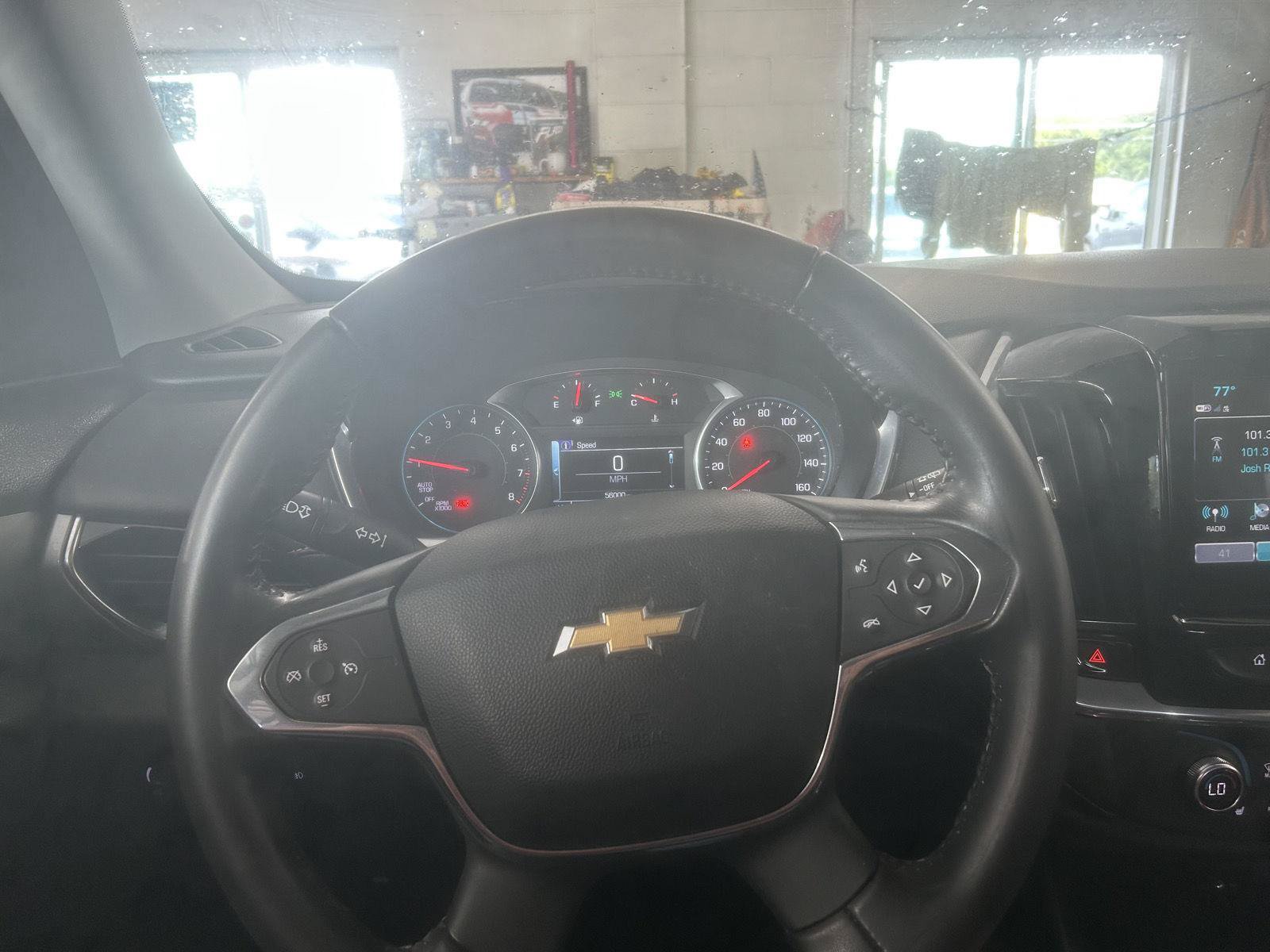 Used 2019 Chevrolet Traverse LT FWD image 2