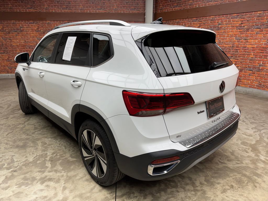Used 2023 Volkswagen Taos SE w/ Panoramic Sunroof Package AWD/4WD image 2