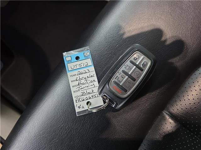 Used 2023 Chrysler Pacifica Touring-L image 23