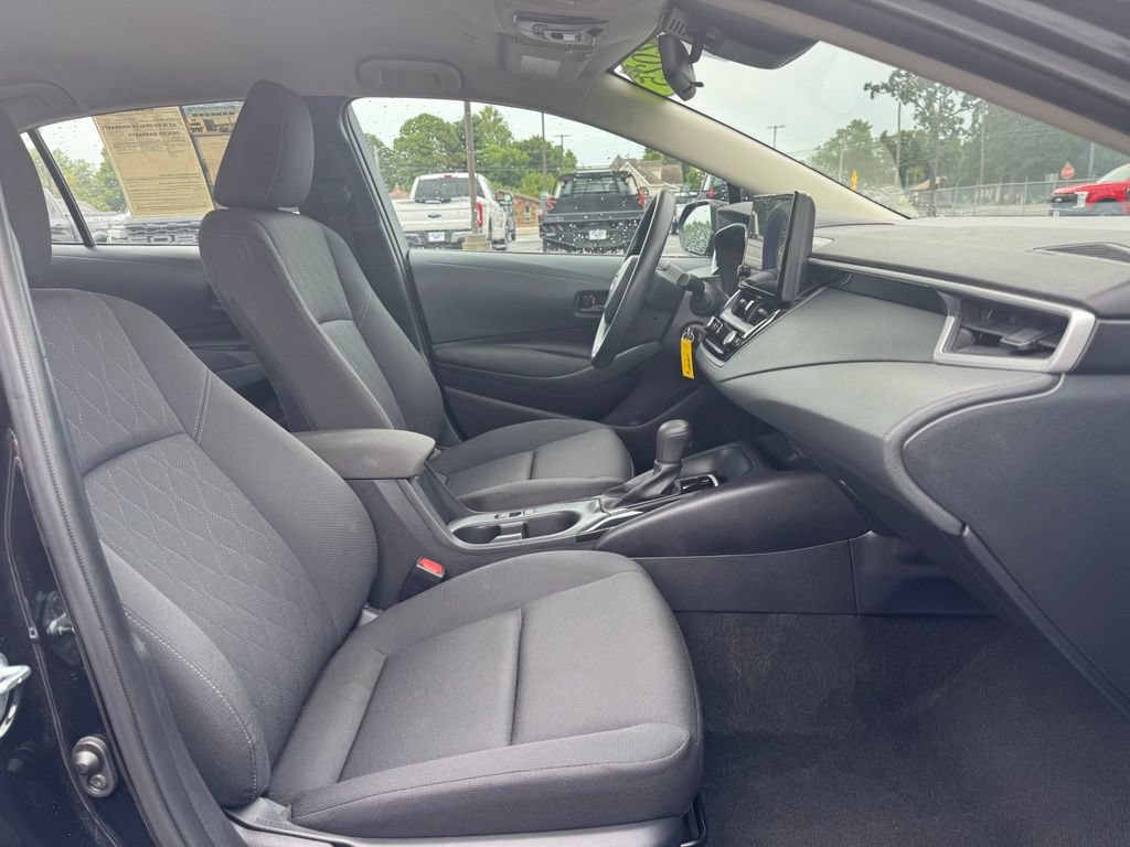 Used 2025 Toyota Corolla LE FWD image 14