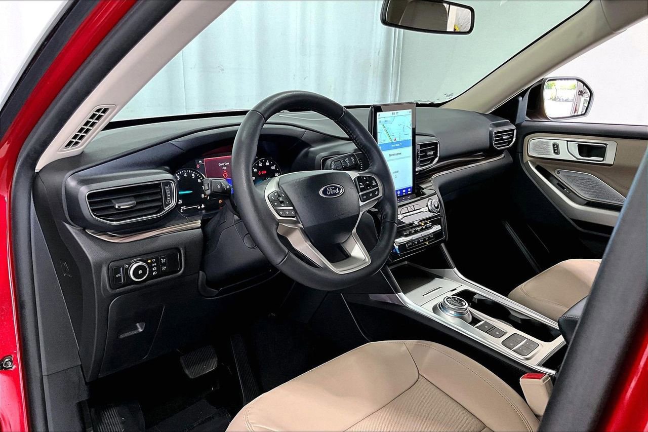 Certified 2024 Ford Explorer Limited w/ Limited Technology Package image 15