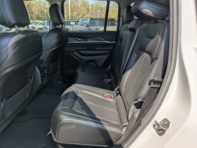 Used 2023 Jeep Grand Cherokee Limited w/ Luxury Tech Group II AWD/4WD image 29