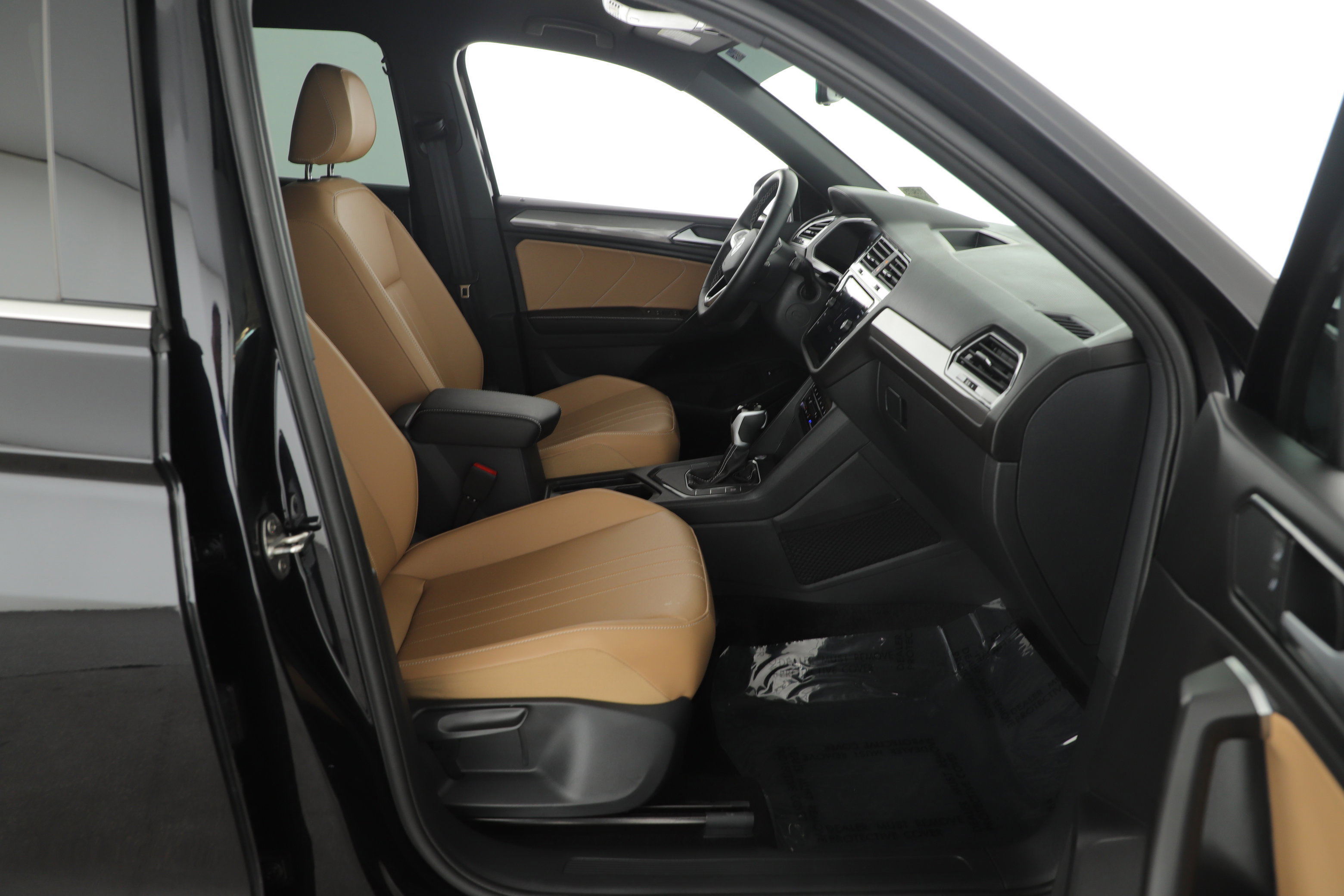 Used 2024 Volkswagen Tiguan SE image 15