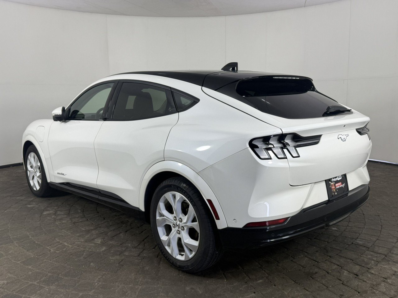 Certified 2022 Ford Mustang Mach-E Premium w/ Ice White Appearance Package AWD/4WD image 5