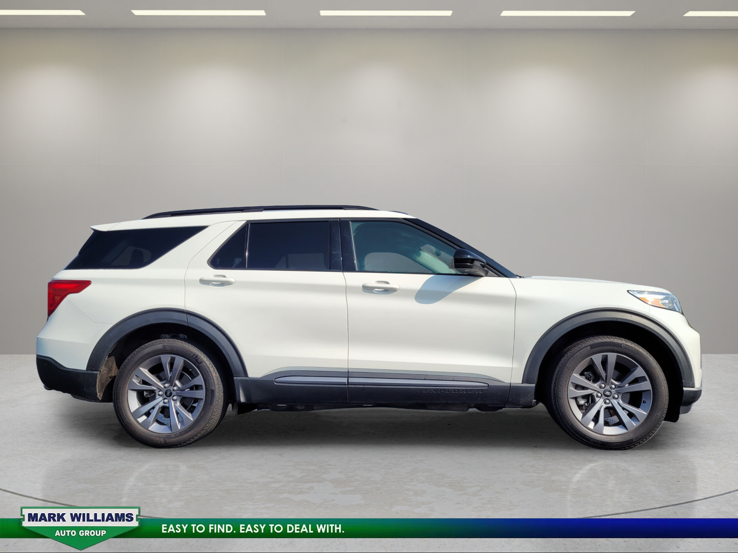 Certified 2022 Ford Explorer XLT w/ Equipment Group 202A AWD/4WD image 2