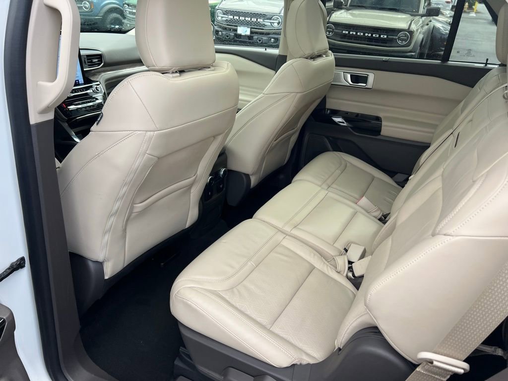 Certified 2022 Ford Explorer Platinum w/ Equipment Group 601A image 16