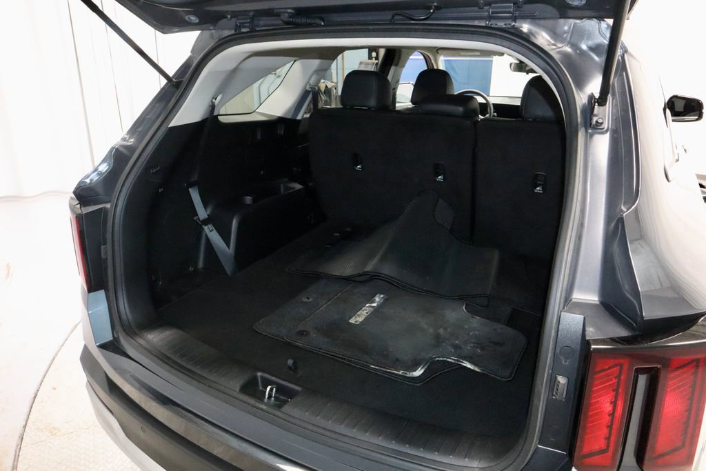 Used 2025 Kia Sorento S AWD/4WD image 16