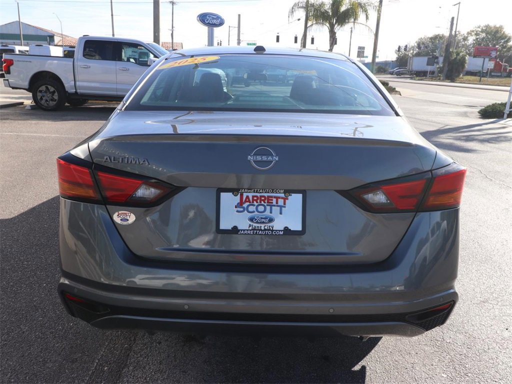 Used 2025 Nissan Altima 2.5 SV image 4