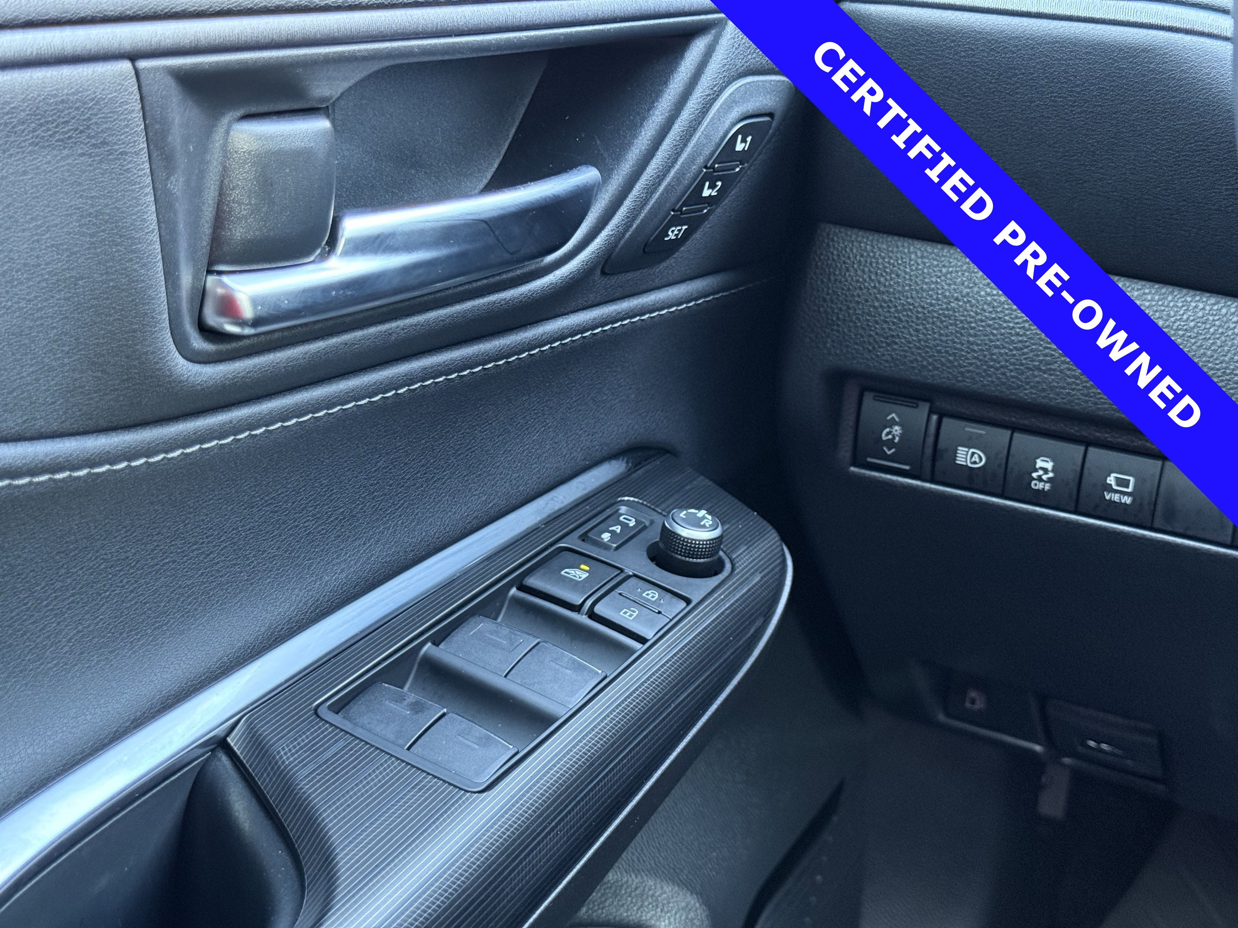 Used 2022 Toyota Venza Limited image 23