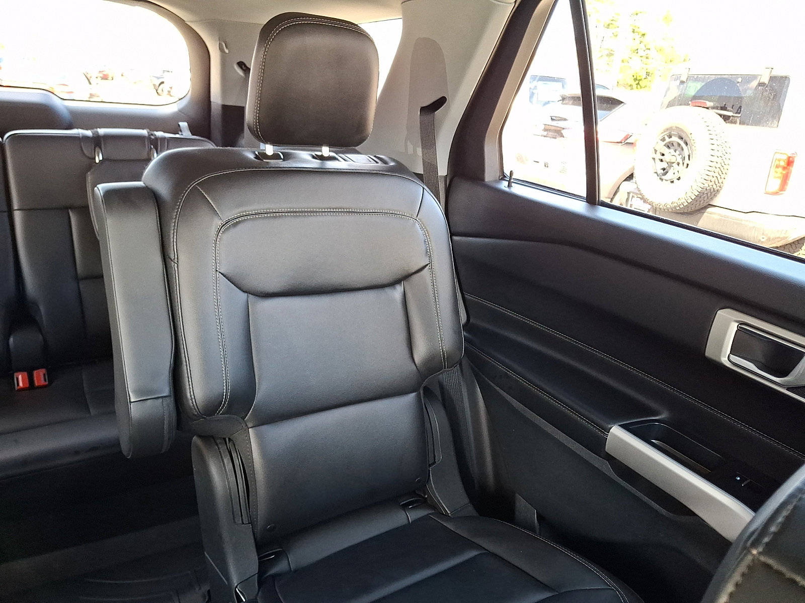 Certified 2022 Ford Explorer XLT w/ Equipment Group 202A AWD/4WD image 20