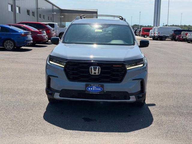 Used 2025 Honda Pilot TrailSport image 2