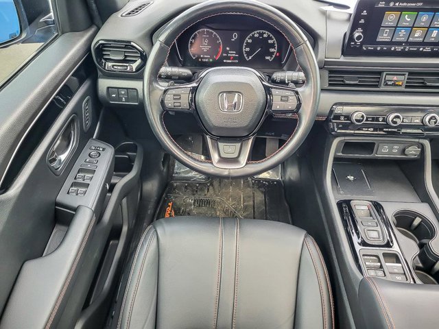 Used 2025 Honda Pilot TrailSport image 16