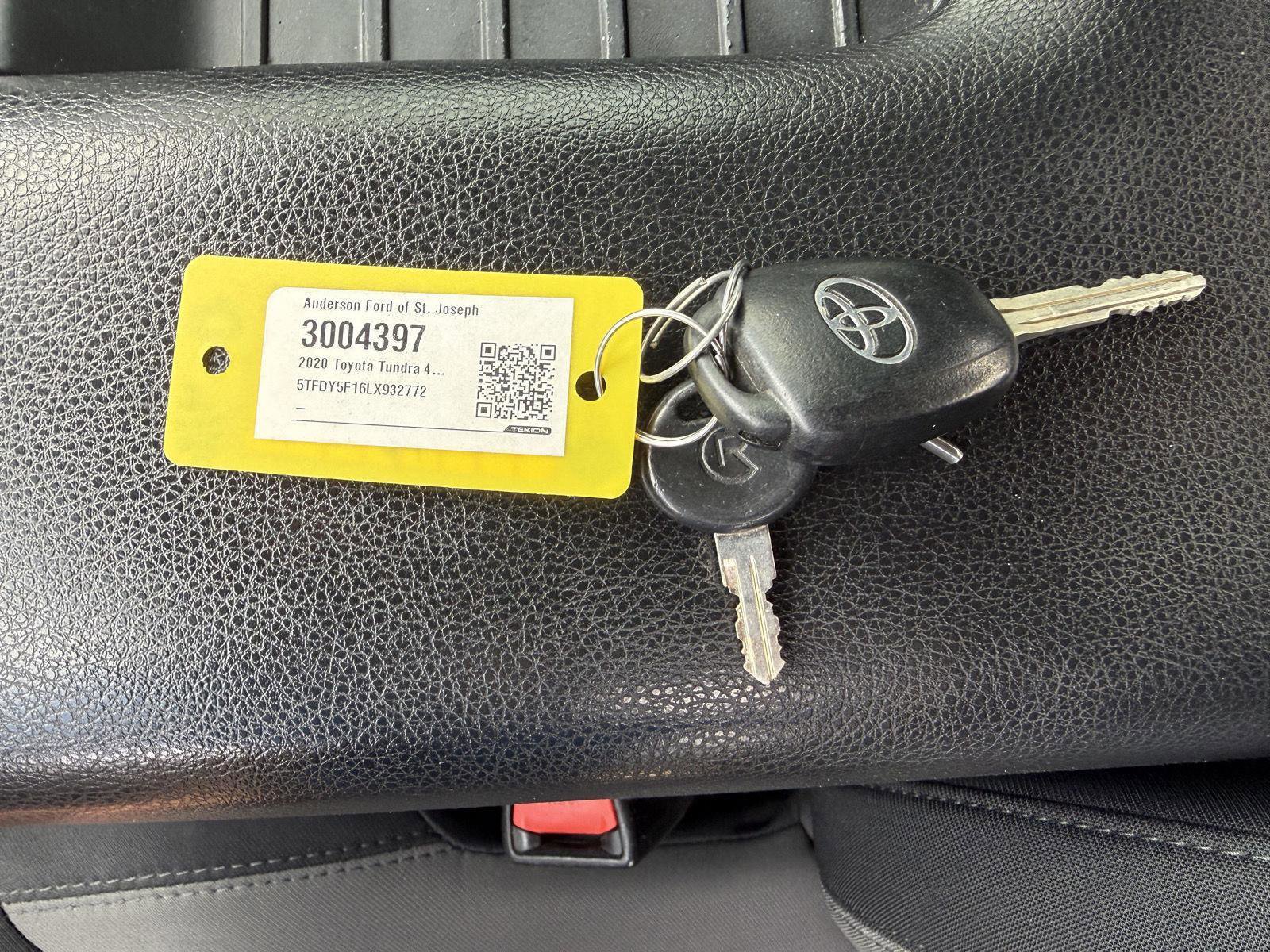 Used 2020 Toyota Tundra SR5 w/ SR5 Upgrade Package AWD/4WD image 36