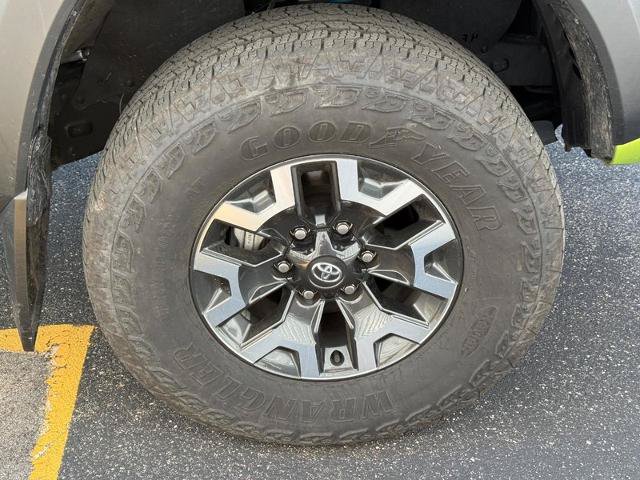 Used 2023 Toyota Tacoma TRD Off-Road w/ TRD Premium Off Road Package AWD/4WD image 8