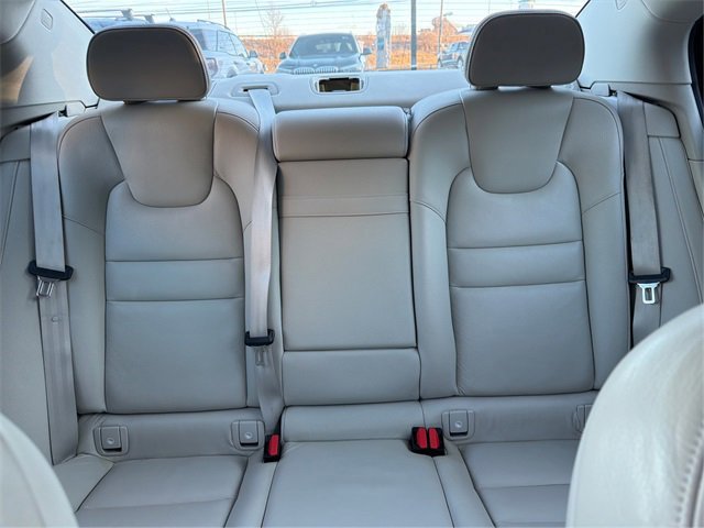 Used 2022 Volvo S60 T8 Inscription w/ Climate Package image 18