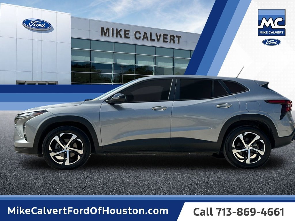 Used 2025 Chevrolet Trax RS w/ Sunroof Package FWD image 2