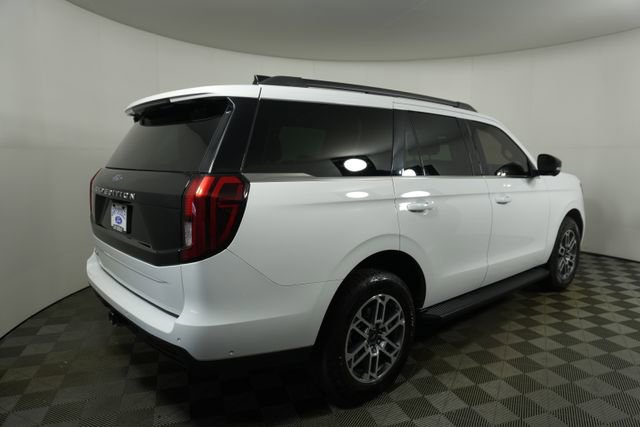 Certified 2025 Ford Expedition Active image 3