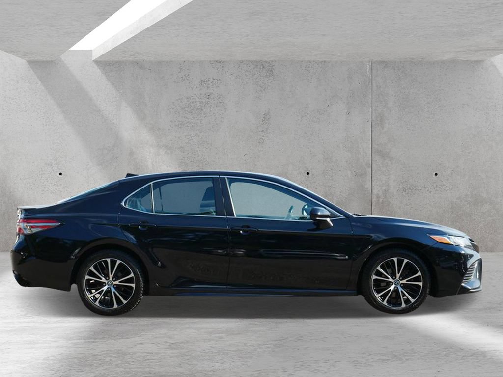 Used 2019 Toyota Camry SE FWD image 2