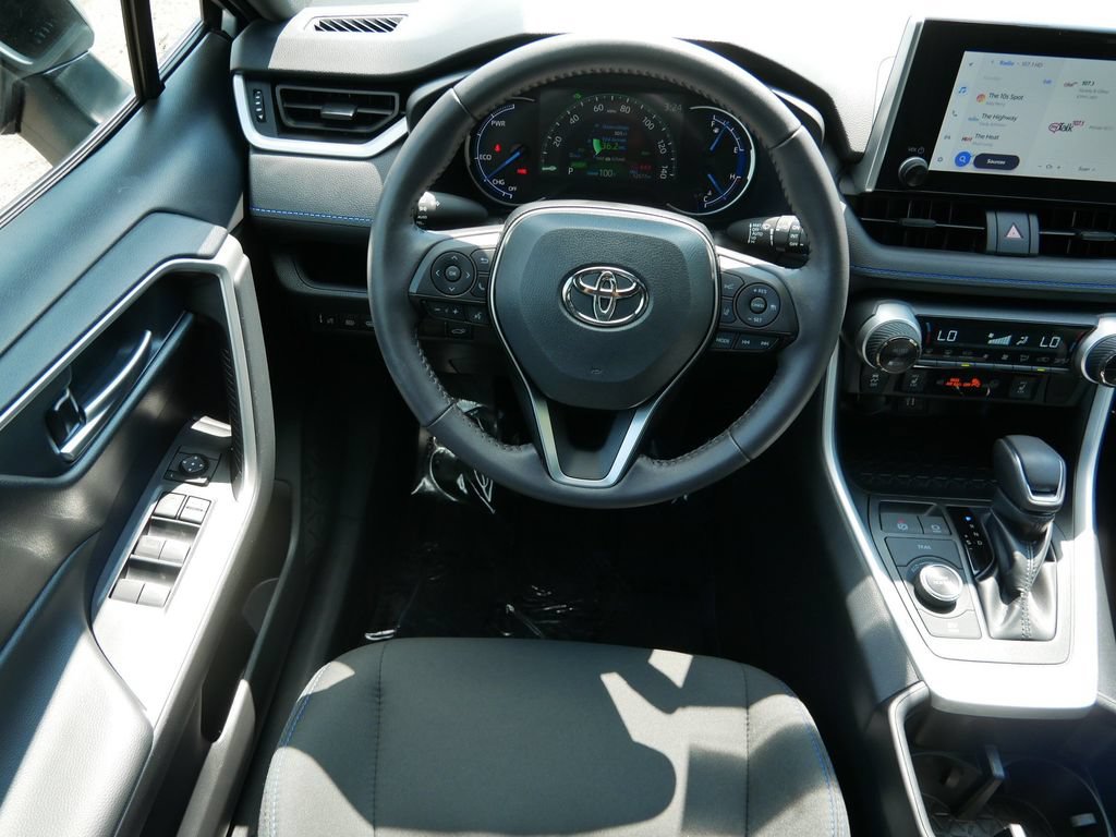 Used 2024 Toyota RAV4 SE w/ Convenience Package AWD/4WD image 12