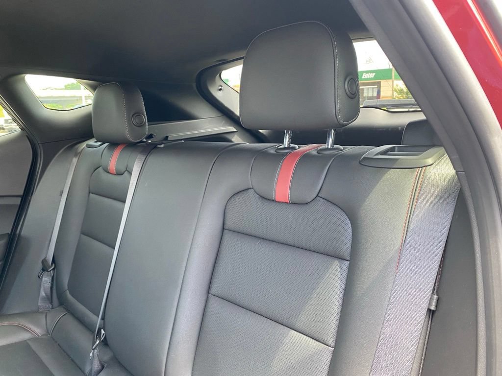 Used 2025 Chevrolet Trax RS FWD image 28