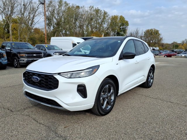 Certified 2023 Ford Escape ST-Line w/ Tech Pack #1 AWD/4WD image 3