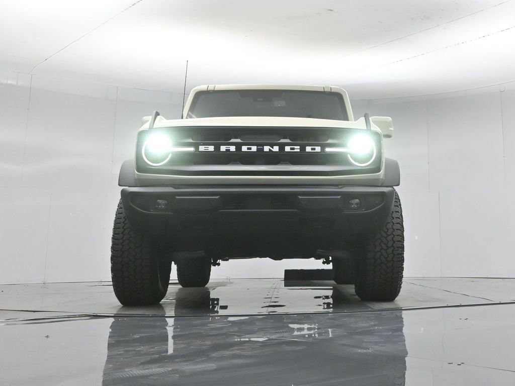 Certified 2025 Ford Bronco Outer Banks w/ Sasquatch Package AWD/4WD image 48