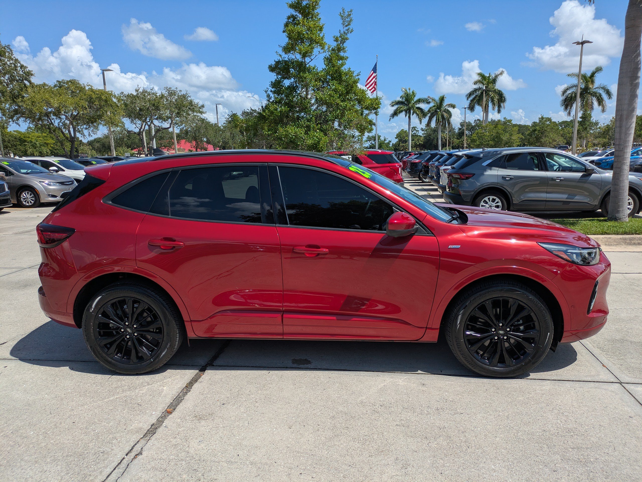 Certified 2023 Ford Escape ST-Line Elite w/ Premium Technology Package AWD/4WD image 3