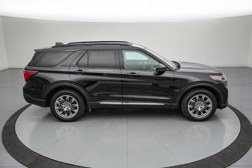 Certified 2025 Ford Explorer Active w/ Active Comfort Package AWD/4WD image 3