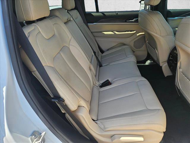 Used 2023 Jeep Grand Cherokee L Limited w/ Luxury Tech Group II AWD/4WD image 20