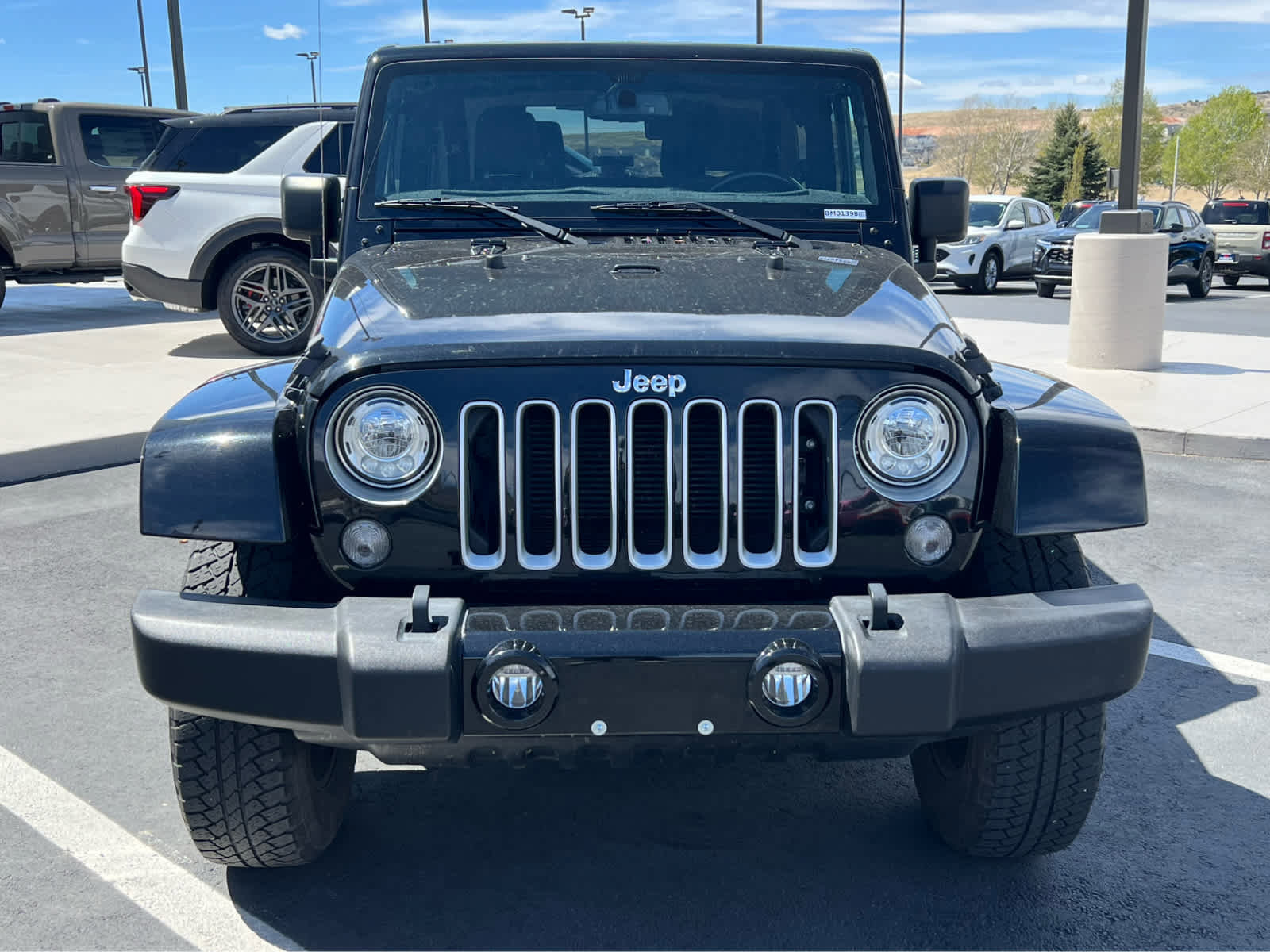 Used 2018 Jeep Wrangler Sahara w/ Connectivity Group AWD/4WD image 12