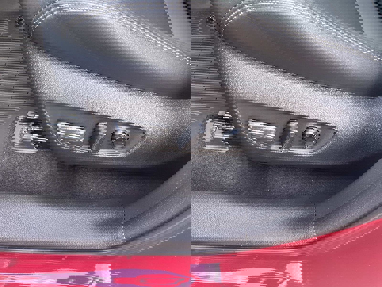 Used 2022 Toyota RAV4 XLE Premium image 18