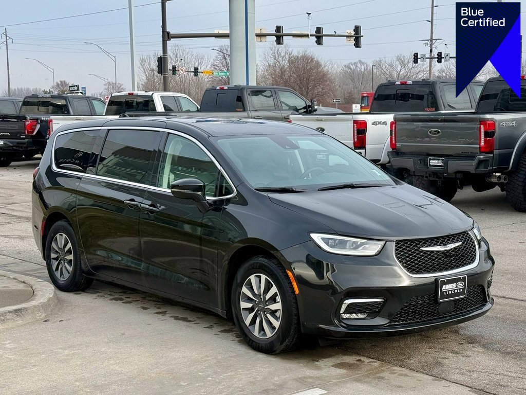 Used 2024 Chrysler Pacifica Select image 1