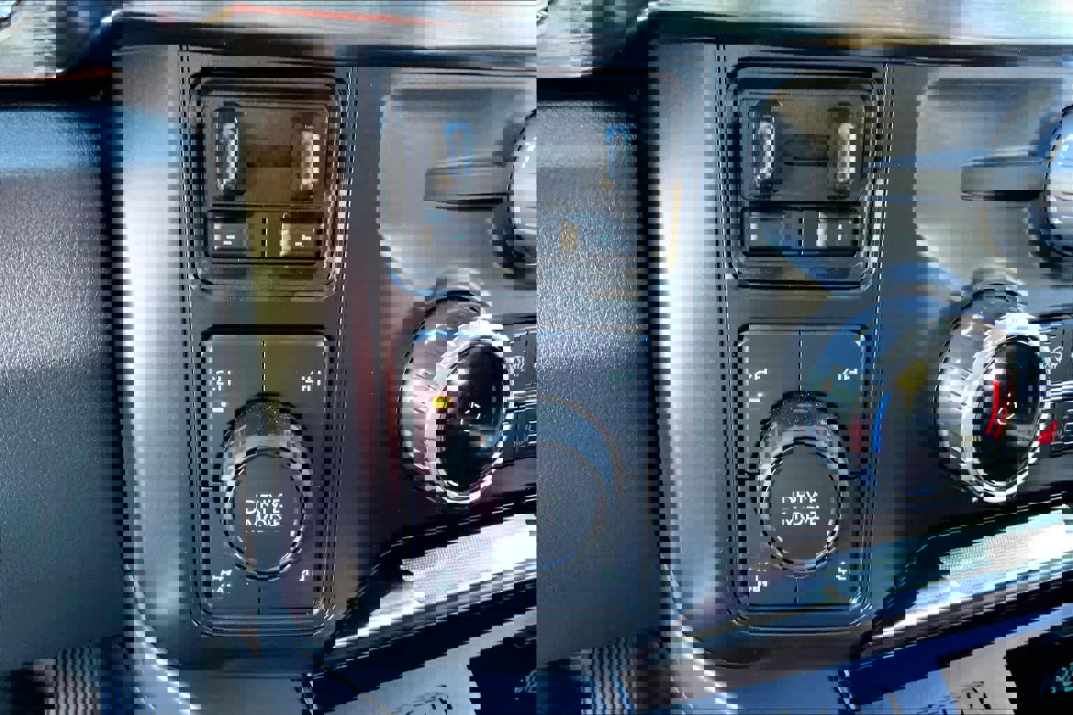 Certified 2024 Ford F250 Lariat w/ Lariat Ultimate Package image 30