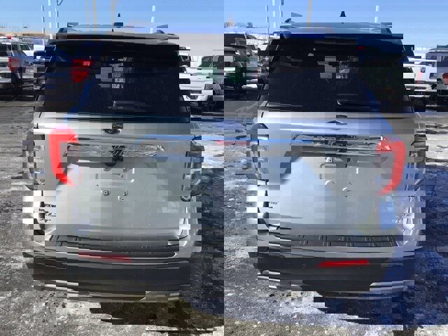 Certified 2022 Ford Explorer XLT w/ Equipment Group 202A image 4