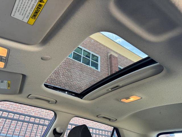 Used 2022 Hyundai Venue SEL image 25