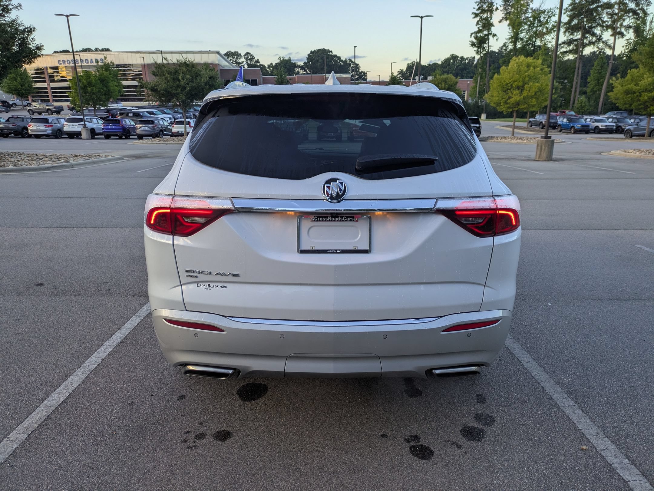 Used 2024 Buick Enclave Essence w/ Experience Buick Package AWD/4WD image 5
