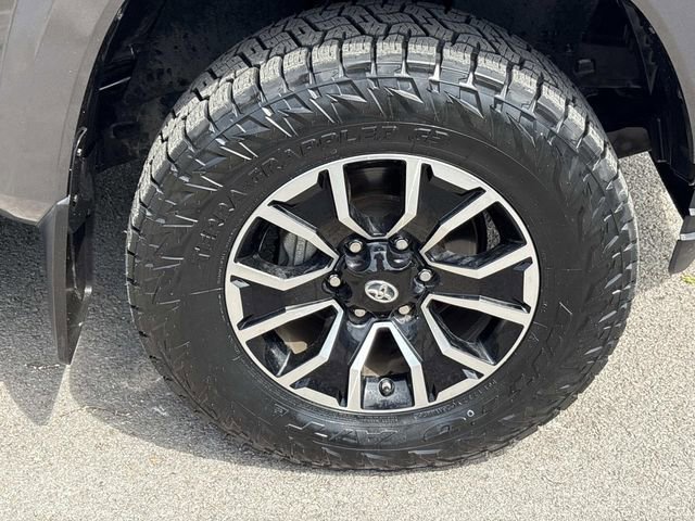 Used 2020 Toyota Tacoma TRD Sport AWD/4WD image 9