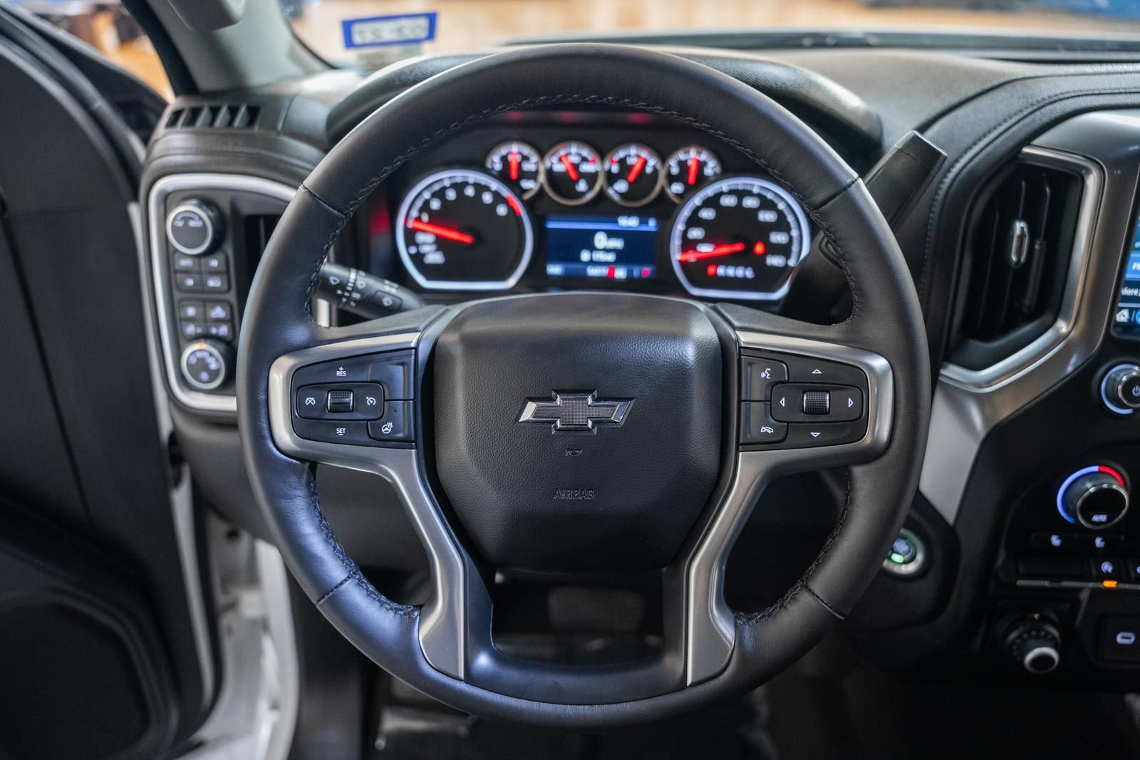 Used 2022 Chevrolet Silverado 1500 RST w/ Redline Edition AWD/4WD image 28