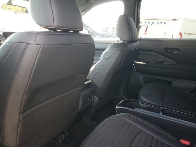 Used 2025 Nissan Pathfinder Rock Creek image 11