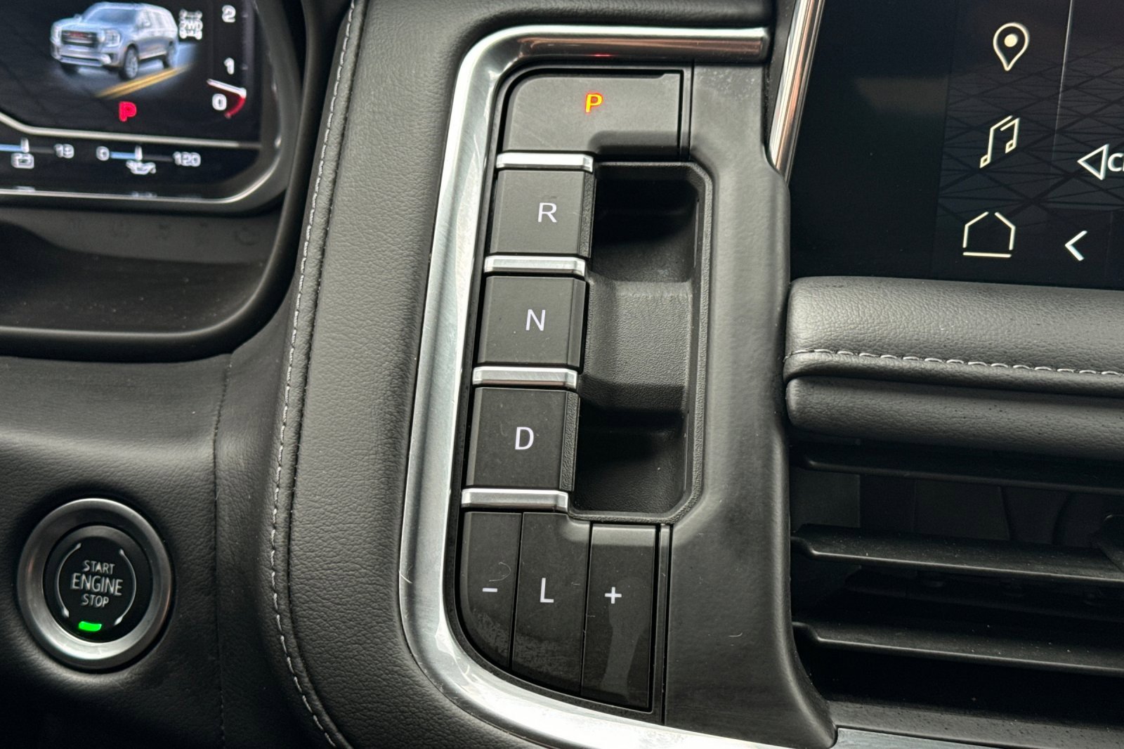 Used 2024 GMC Yukon XL SLE image 22