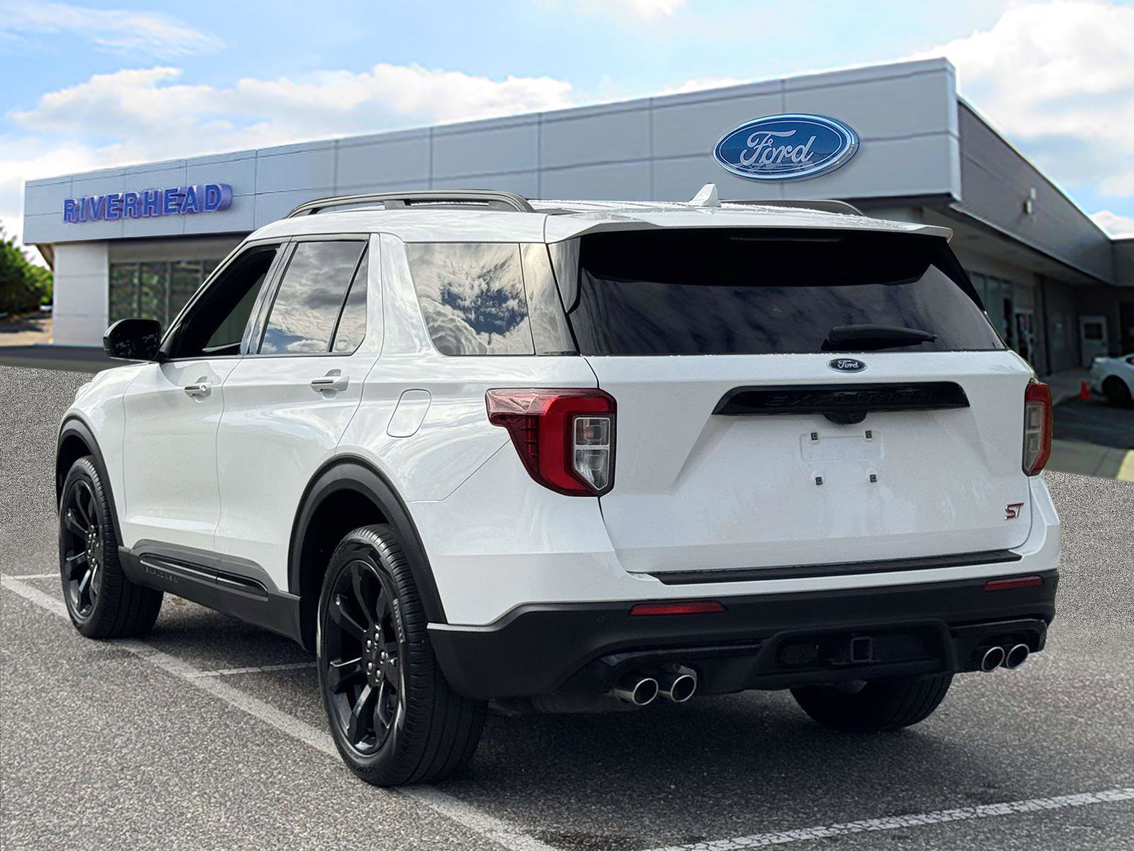 Certified 2022 Ford Explorer ST w/ ST Street Pack image 3