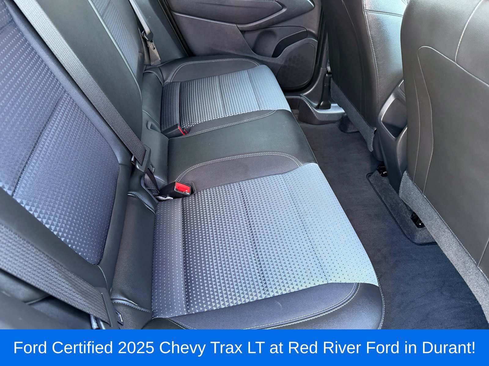 Used 2025 Chevrolet Trax LT FWD image 19