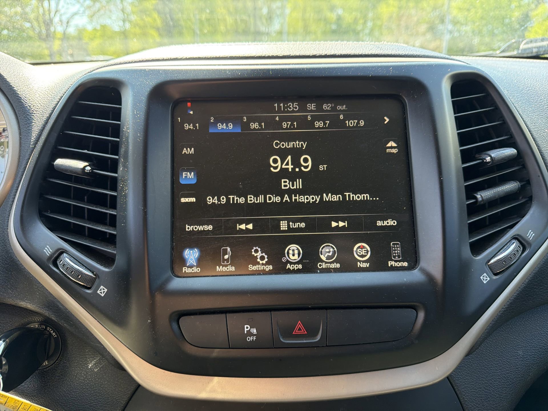 Used 2017 Jeep Cherokee Latitude w/ Safety/Convenience Group image 3