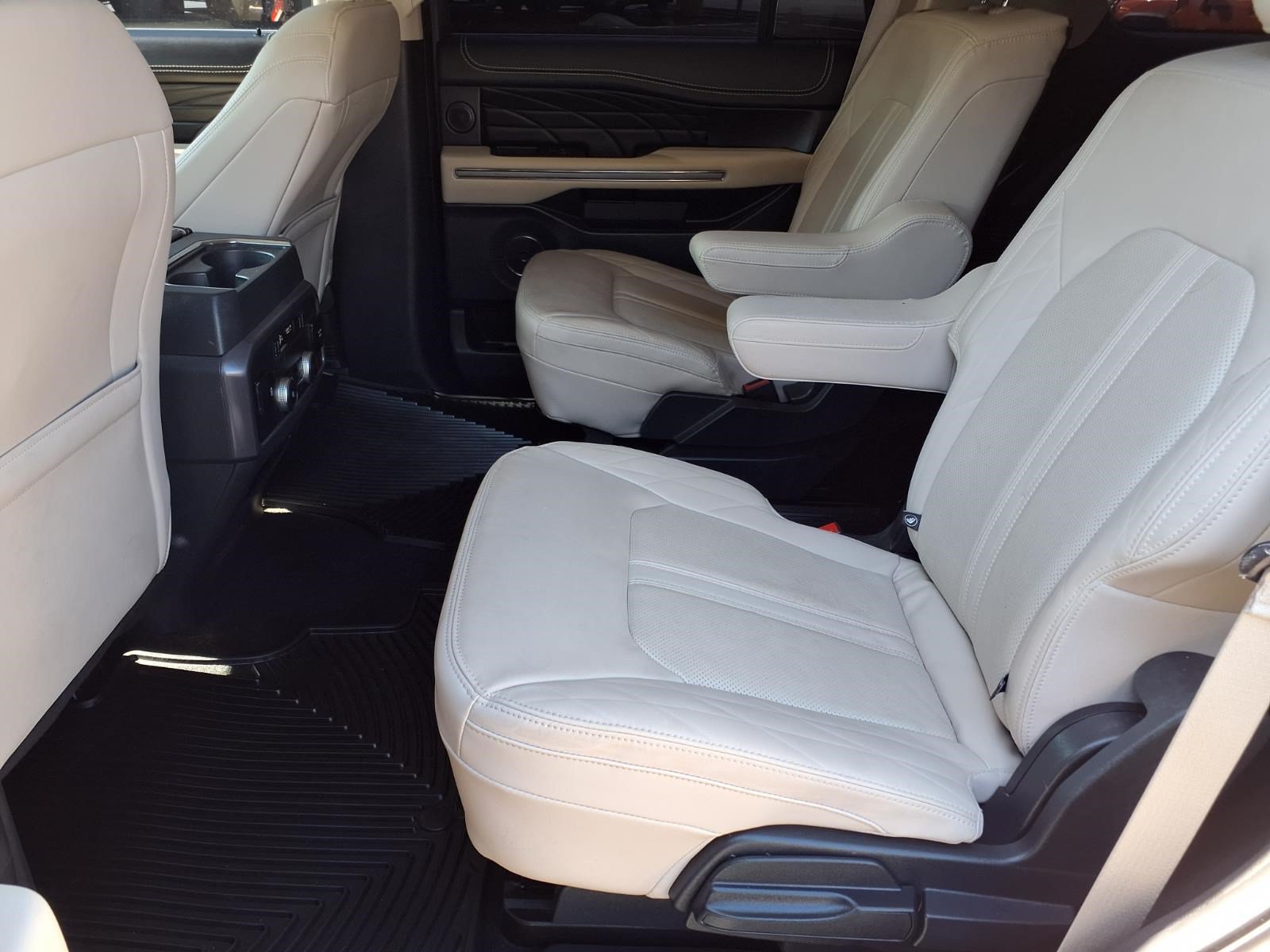 Certified 2023 Ford Expedition Platinum RWD image 11